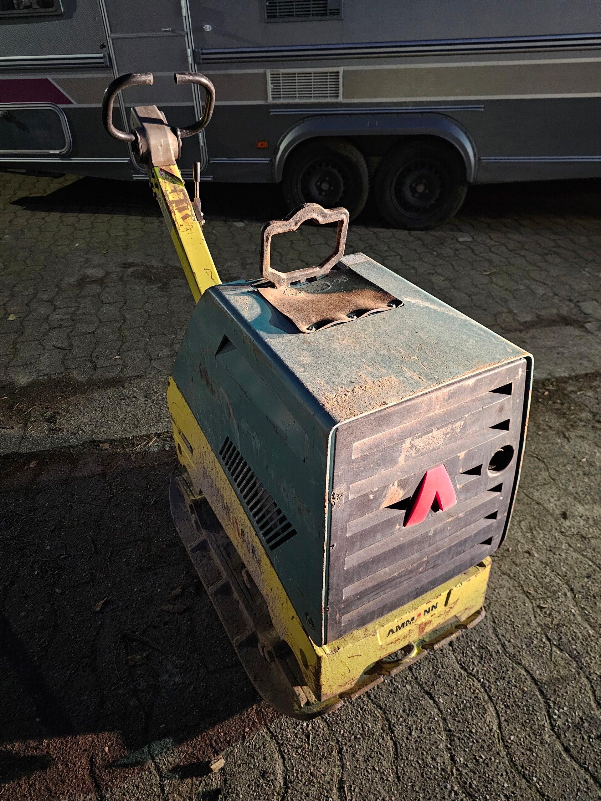 Rüttelplatte Amann 475kg