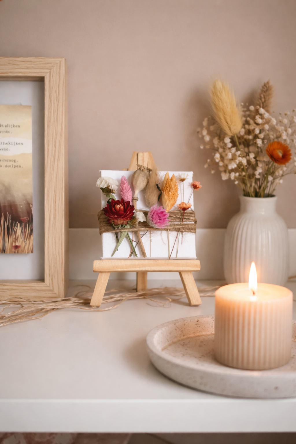 Mini kunstwerk met droogbloemen