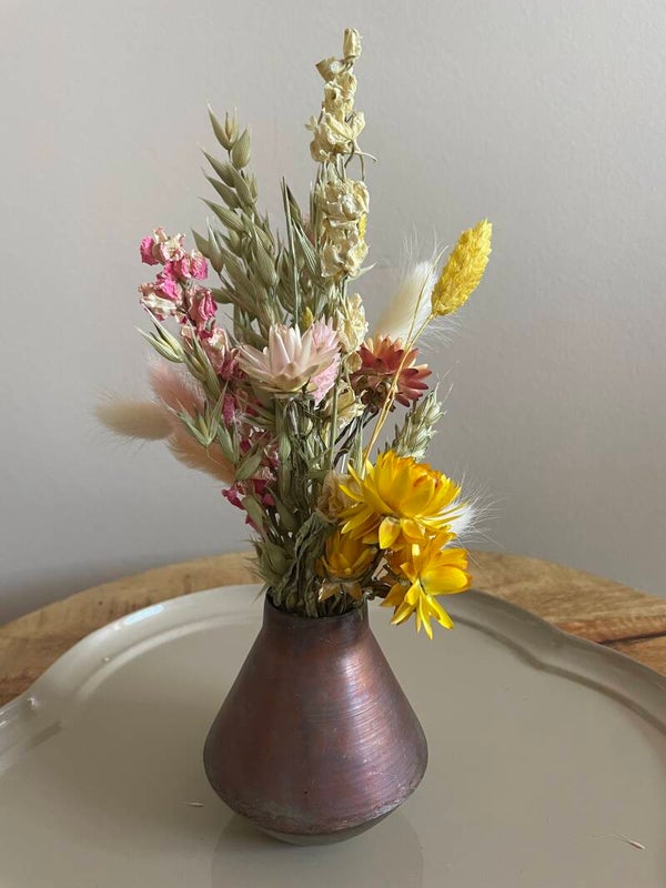 Mini vaasje en boeketje droogbloemen