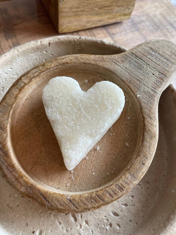 Houten bakje met hart amberblok