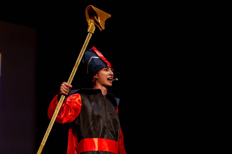 Interpretación teatral de personajes fantásticos en Volvemos Diana