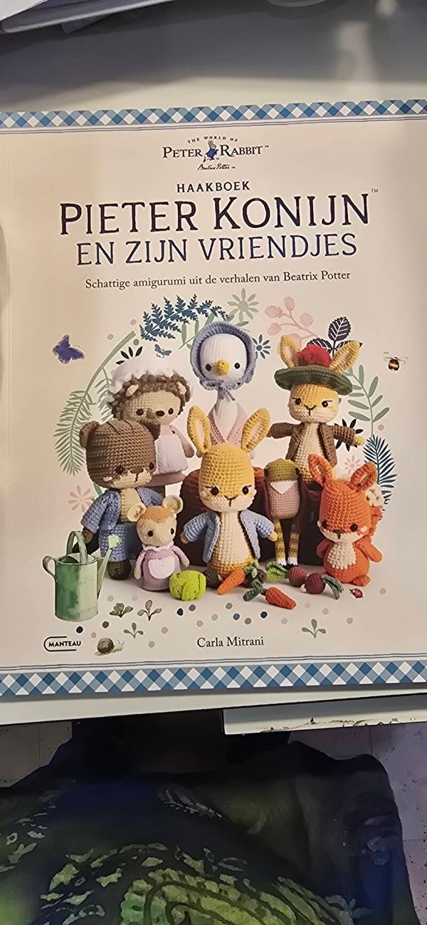 Haakboek Pieter Konijn en zijn vriendjes