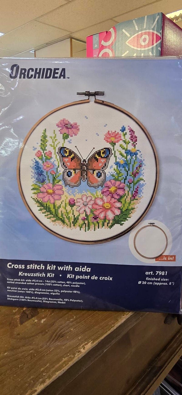 Bloemenweide met vlinder