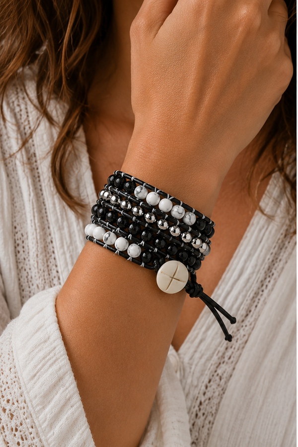 Handmade Wikkelarmband Black ’n White – Natuursteen & Waxkoord