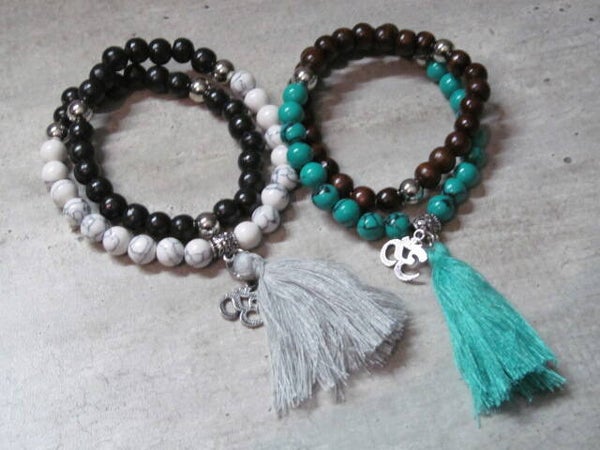 Wikkelarmband - Natuursteen & Hout met kwastje en OM-bedel (2 kleuren)