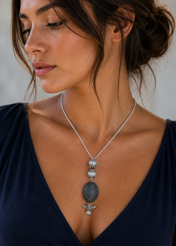Ketting met Lavasteen Hanger en Vogel – Natuurlijk en Elegant Design