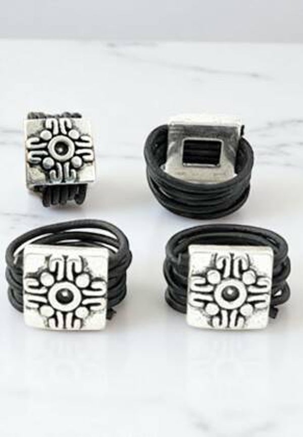 Leren vingerring met metalen schuifkraal