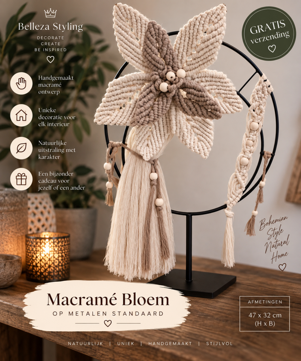 Handgemaakte Macramé Bloem op Metalen Standaard – Boho Woondecoratie