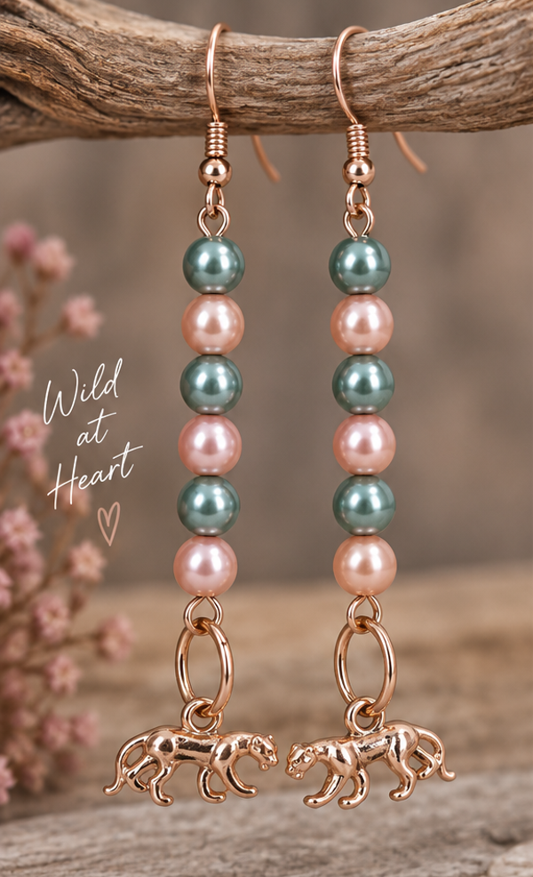 Oorbellen Leopard – Roségoud met Leopard Hanger en Glaskralen