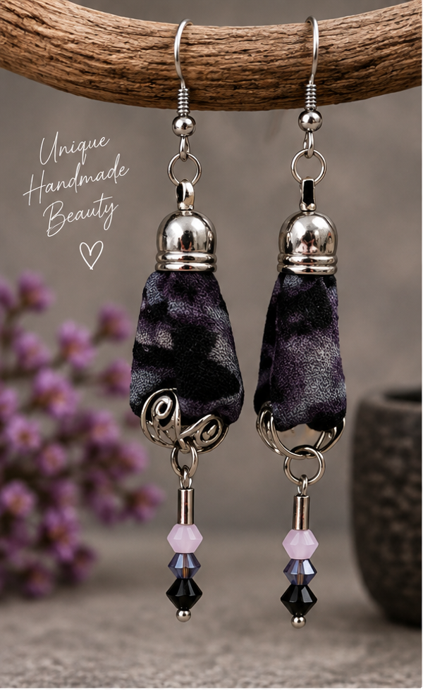 Oorbellen Purple – Stof met Metalen Accenten en Konische Glaskralen