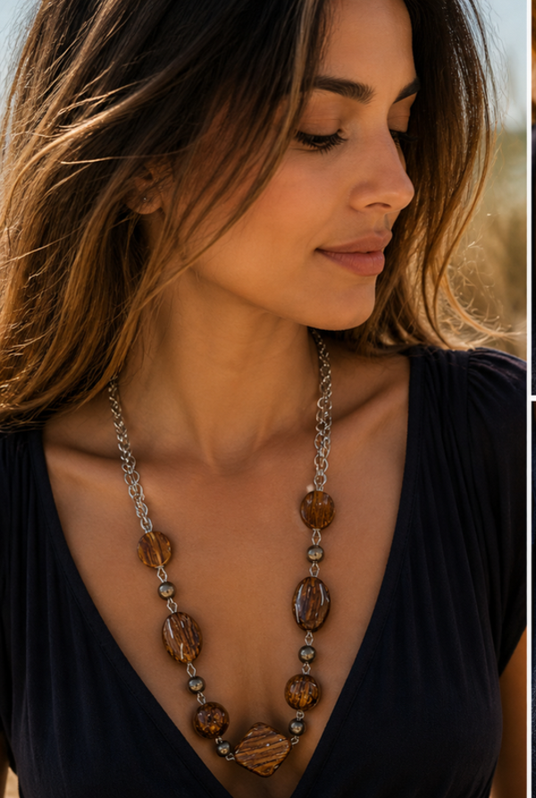 Statement Ketting met Houtlook Kralen en Gouden Accenten – Handgemaakt Design