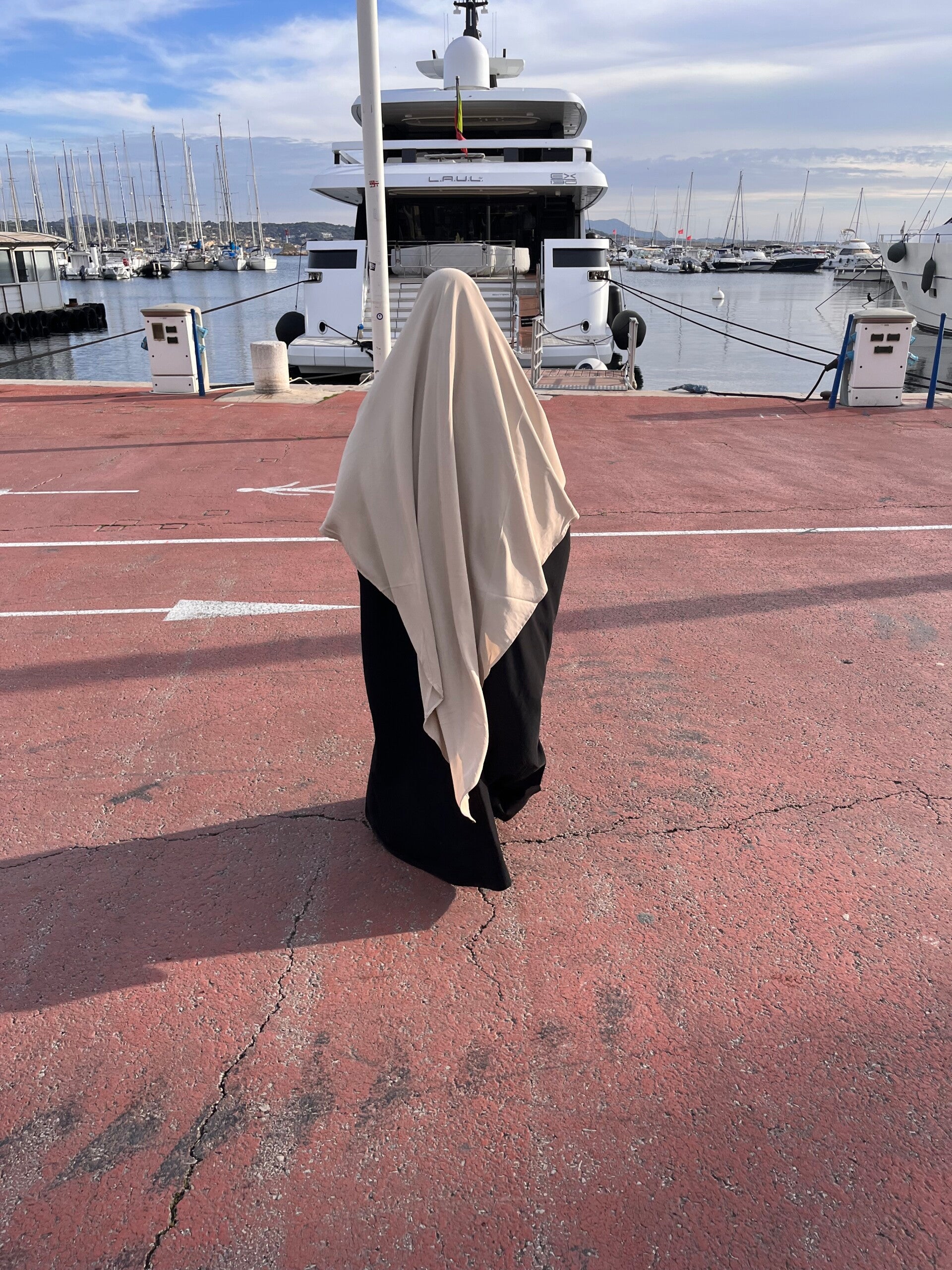 Khimar Mina