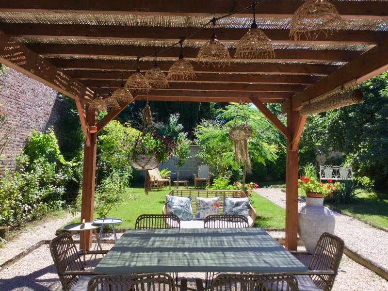 Jardin tonnelle aux charmes d'ici