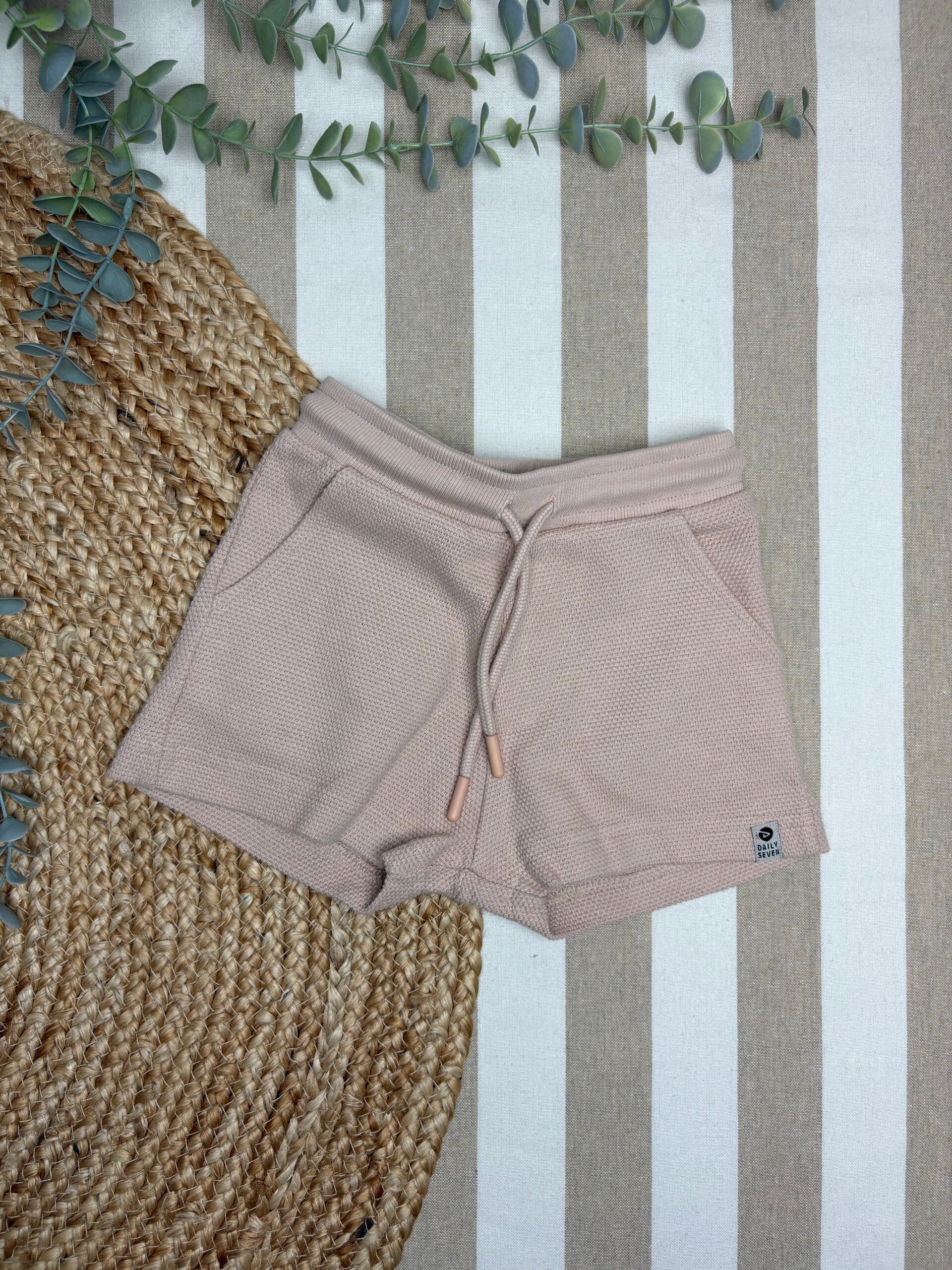 Daily7 * Short * 024.337