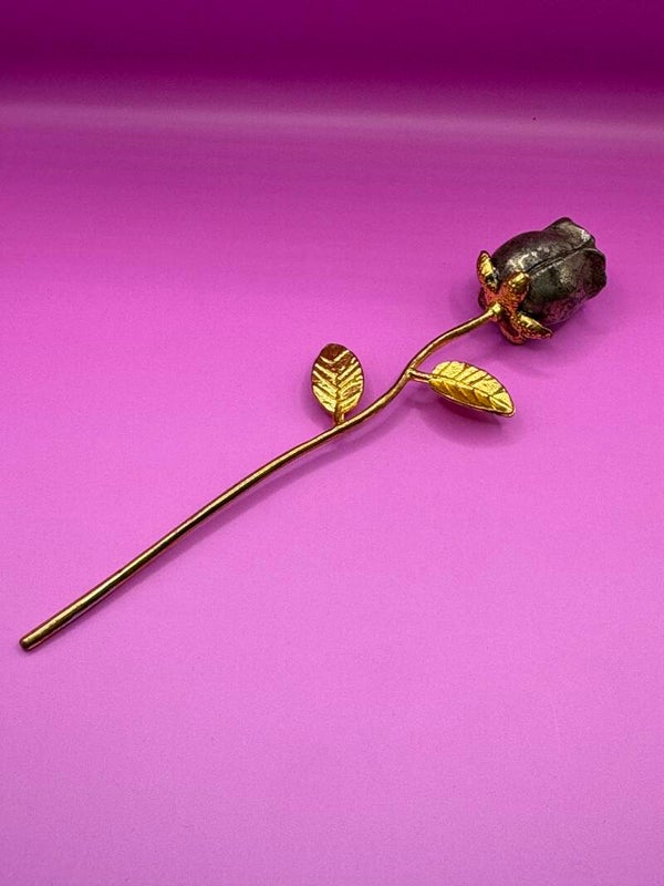 Roos met gouden steel