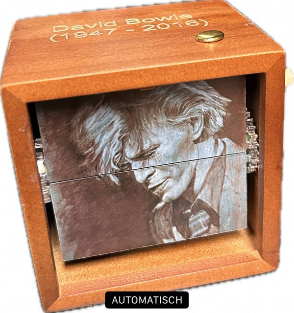 Photo Flipbook Box – DB 2 Memorial edition (10 pieces) · 8 Bowie-portraits  · 10 x 10 cm