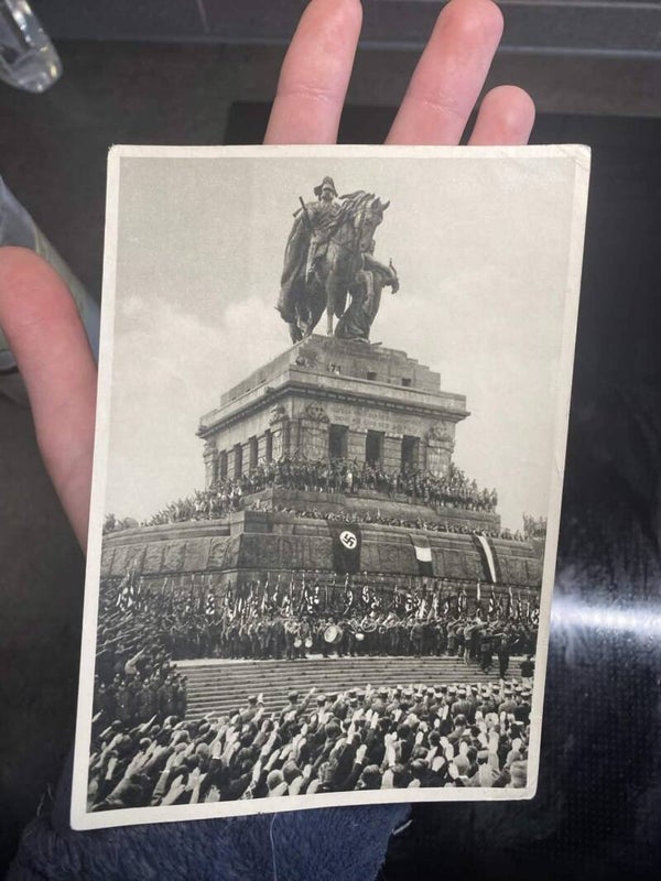 "Cigarett" photo from the German Labor Front 1933