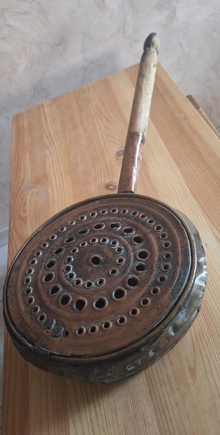 Bassinoire Ancienne en Cuivre – Décoration Rustique Authentique