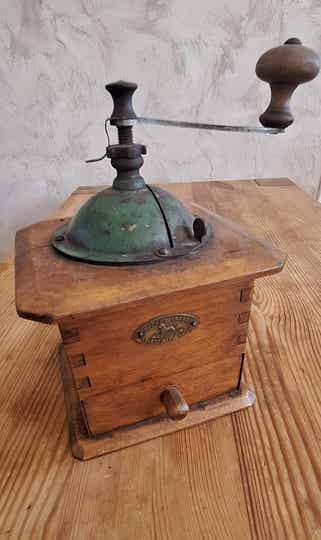 Moulin à Café Ancien Peugeot Frères en Bois et Fonte – Moulin de Collection Vintage