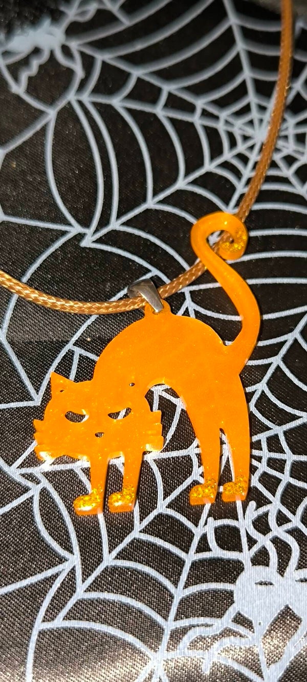 Chat "Halloween" orange et doré