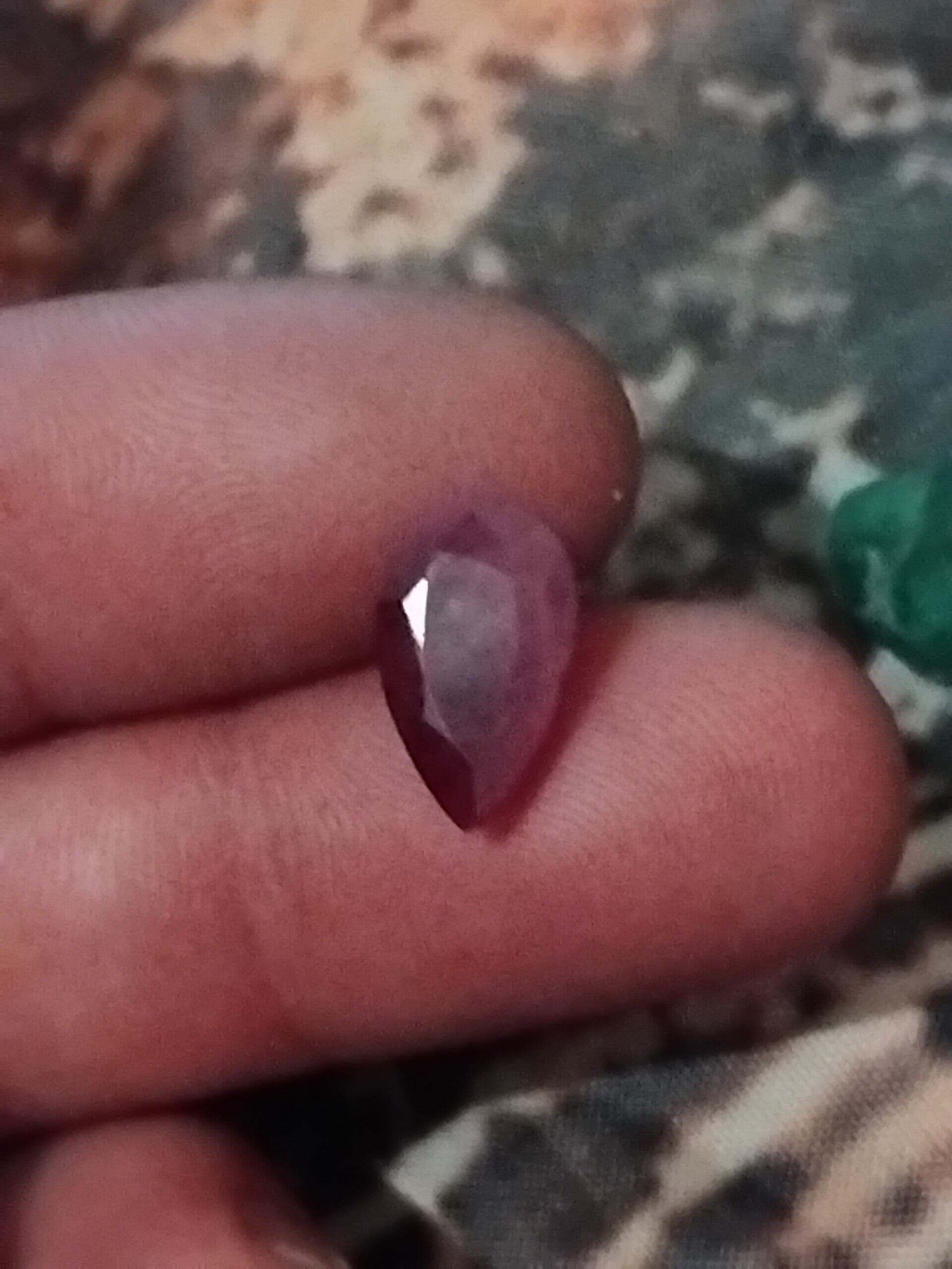 rubis opaque    poire 4 carats