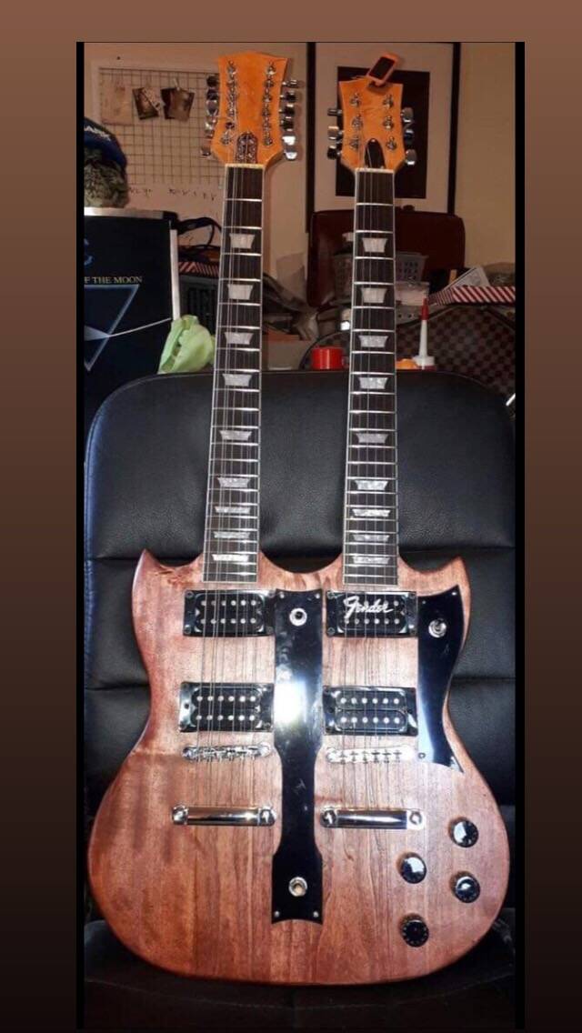 Twin neck SG