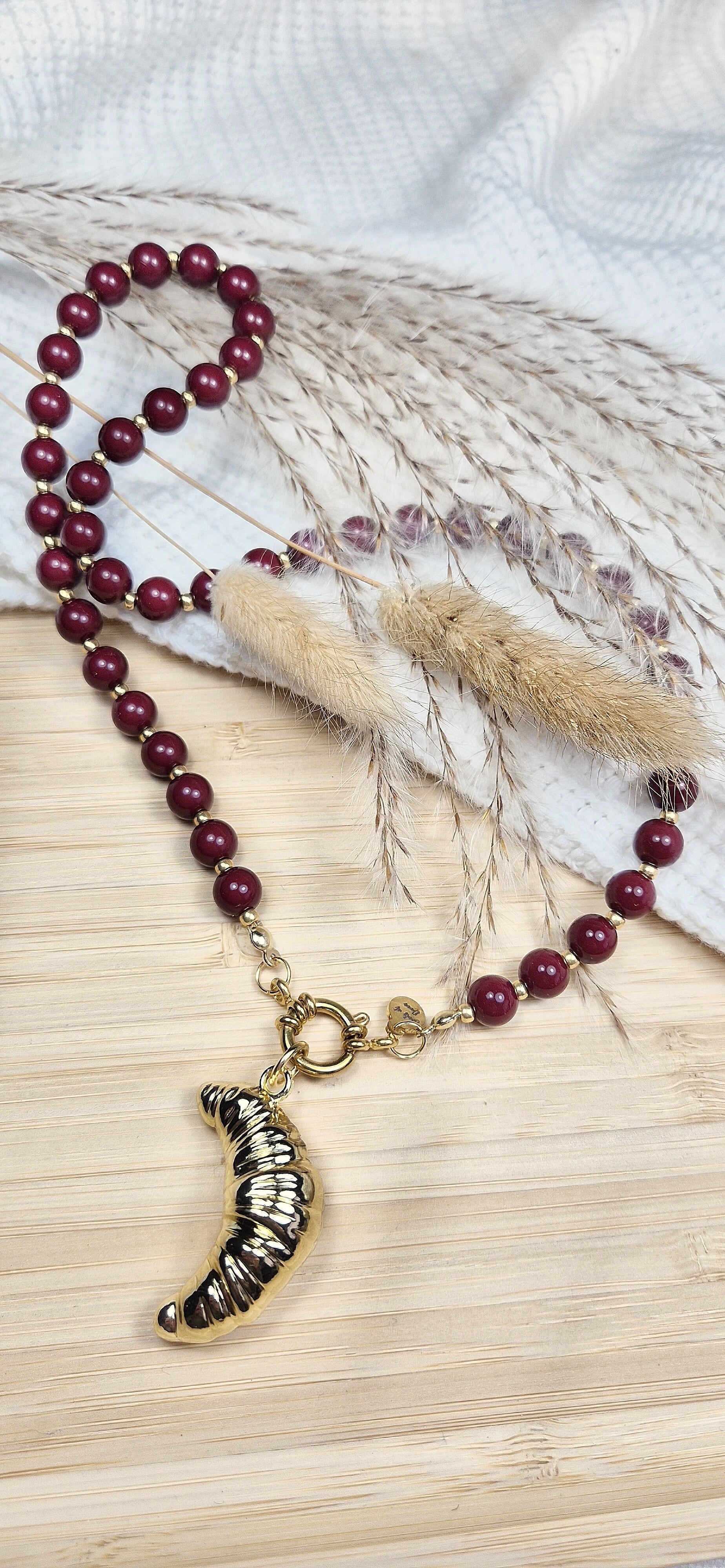 Kralenketting burgundy & statement croissant