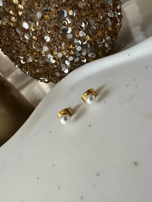Pearl studs xs