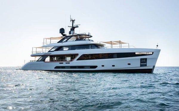 EH2  *  37m  *  € 15,9M  *  Benetti  *  2022