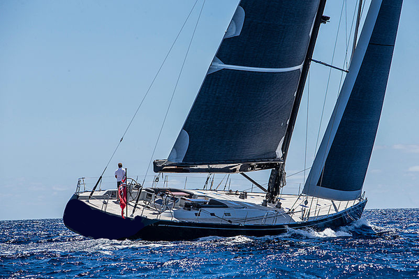 Swan 100  *  30m  *  2006  *  € 3.800.000,-