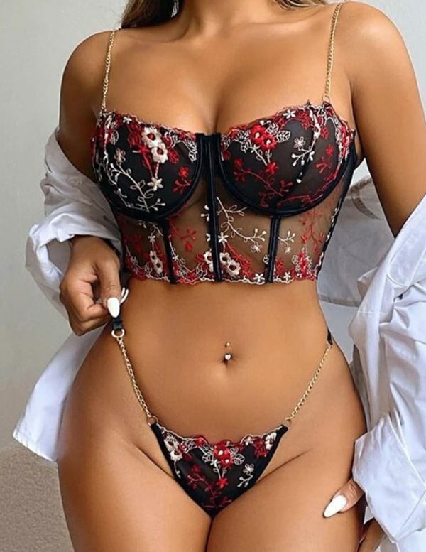 ensemble à dentelles rouge et noir