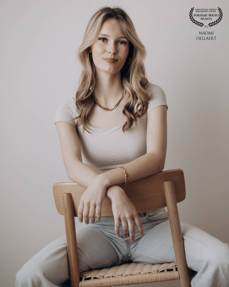 custom_logo_naomi_dellaert-netherlands-lnswpn-122collection-portraitphotoawards-standard.jpg
