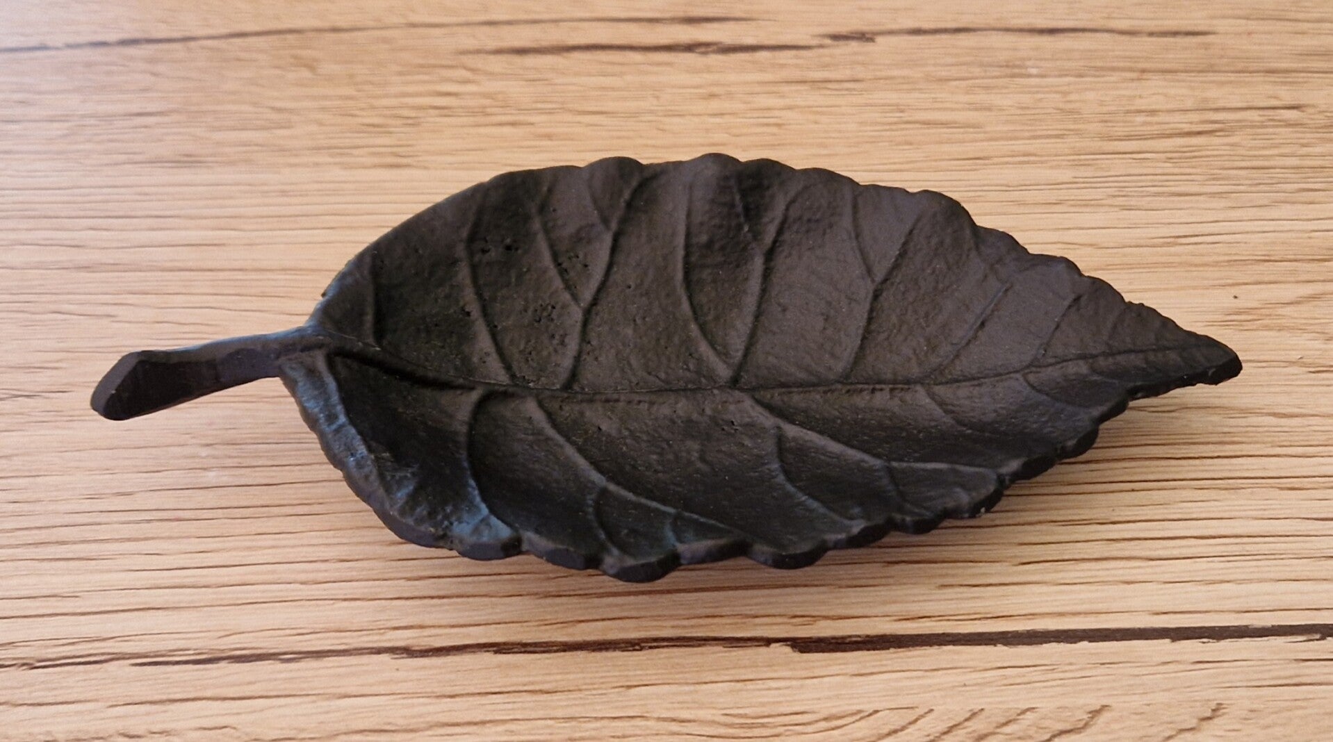 Schaaltje 'Blad Zwart'