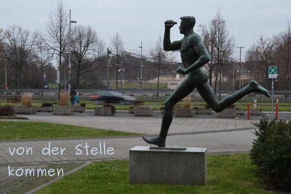 von der Stelle kommen