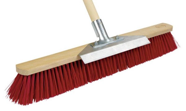 Brede bezem met schaafkant - Balai large avec bord racleur - Large broom with scraper edge - Großraumbesen mit Schabekante
