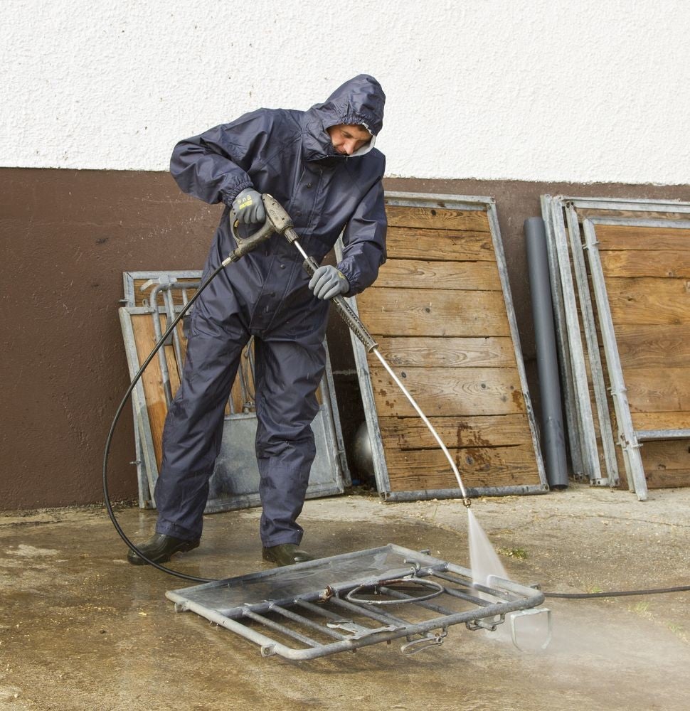 Was- en schoonmaakoverall met capuchon - Combinaison de lavage et de nettoyage avec capuche - Washing and cleaning overall with hood - Wasch- und reinigungsoverall mit kapuze