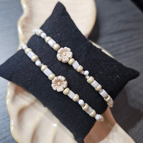 Crème Flower Armband