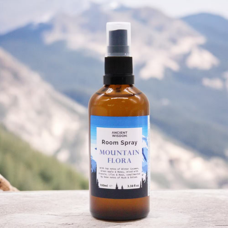 Een flesje room spray Mountain Flora