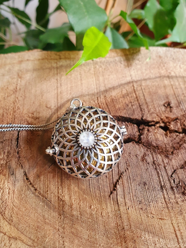 Bola-ketting met maansteen – zilverkleurig – 100 cm