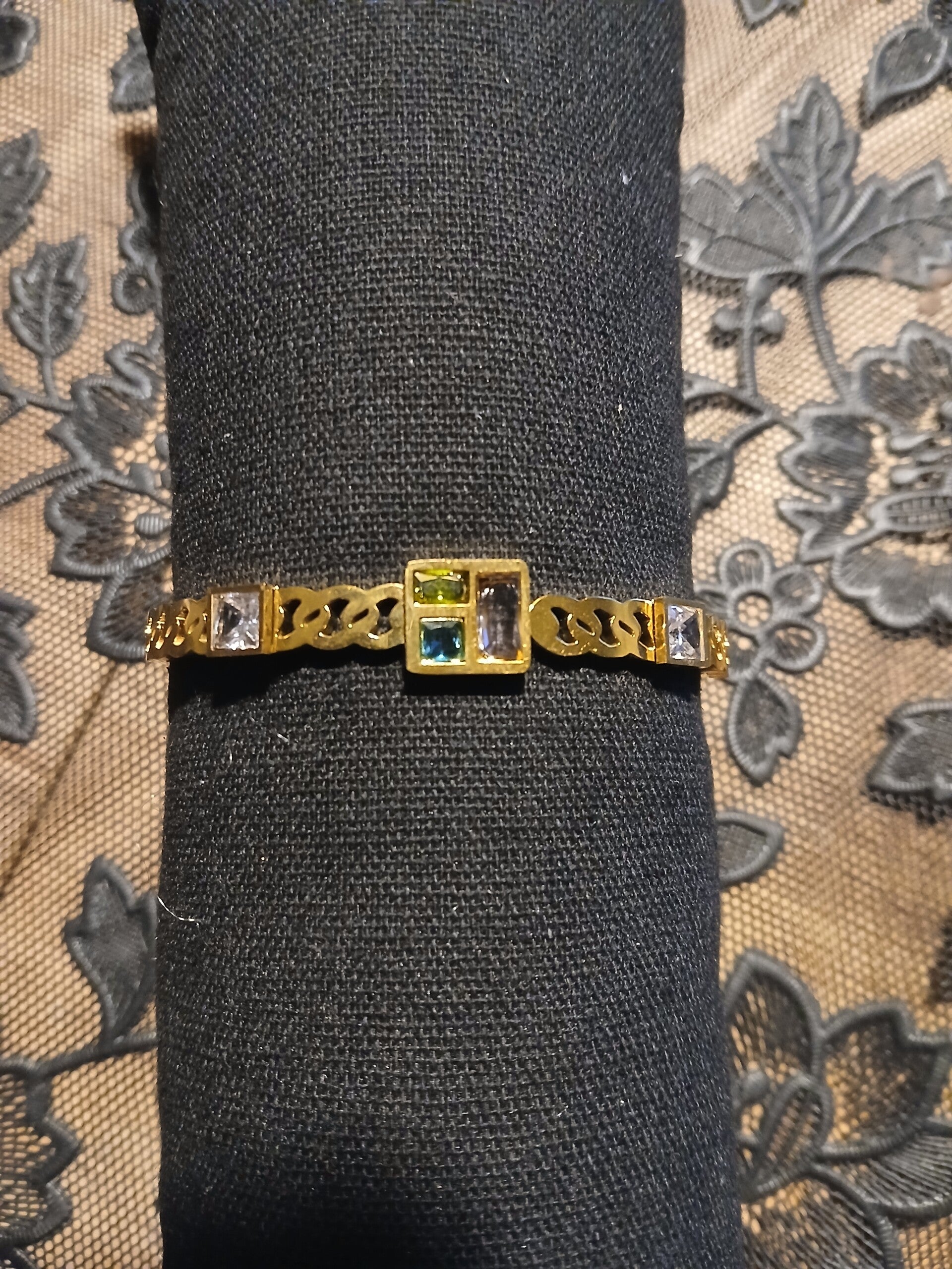 Bangle met gekleurde steentjes