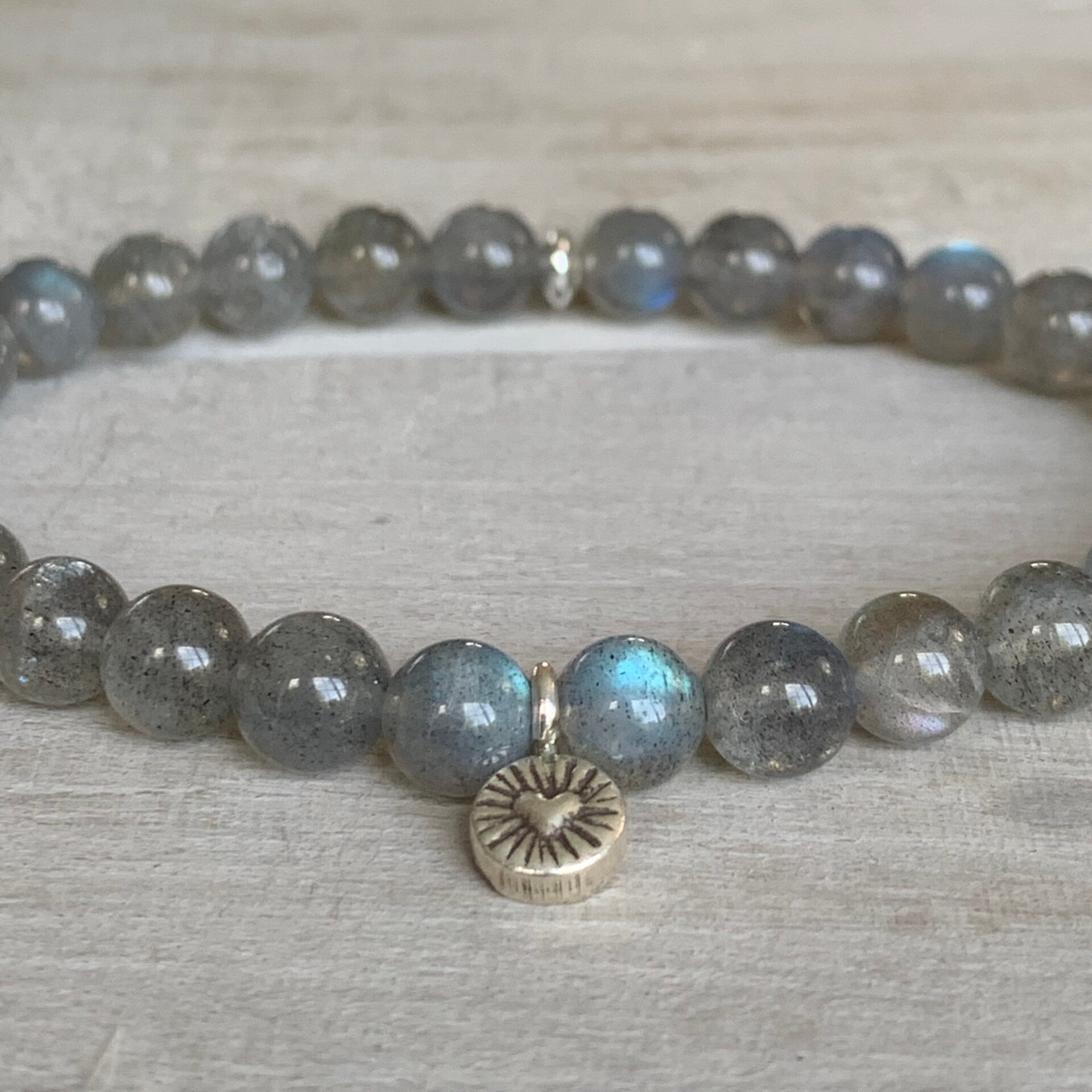 HIMMELSSTÜRMERIN STRAHLENDES HERZ ARMBAND | Labradorit | Karen Hill Tribe Feinsilber