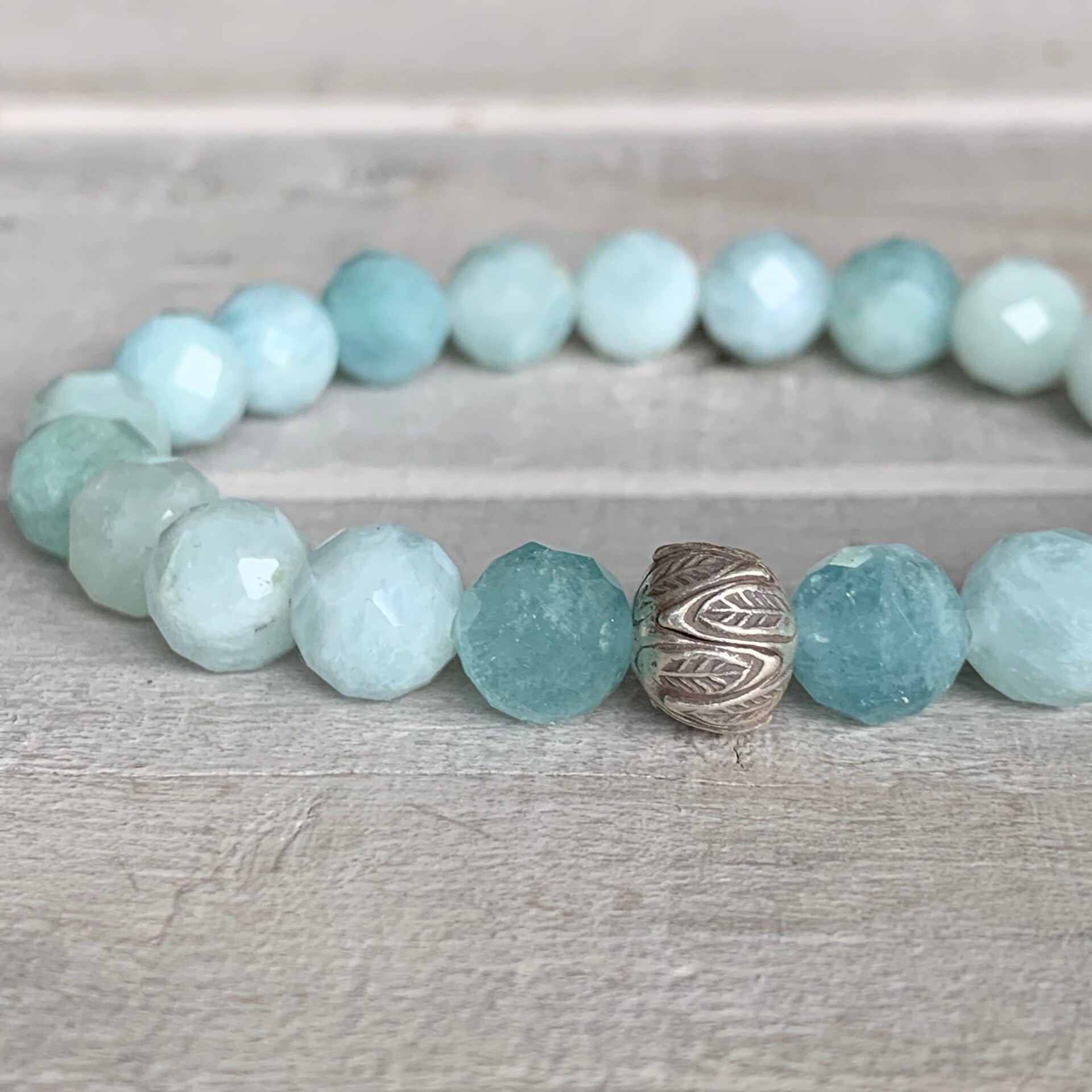 AQUAMARIN EDELSTEIN ARMBAND | Karen Hill Tribe Lotus | HIMMELSFARBEN