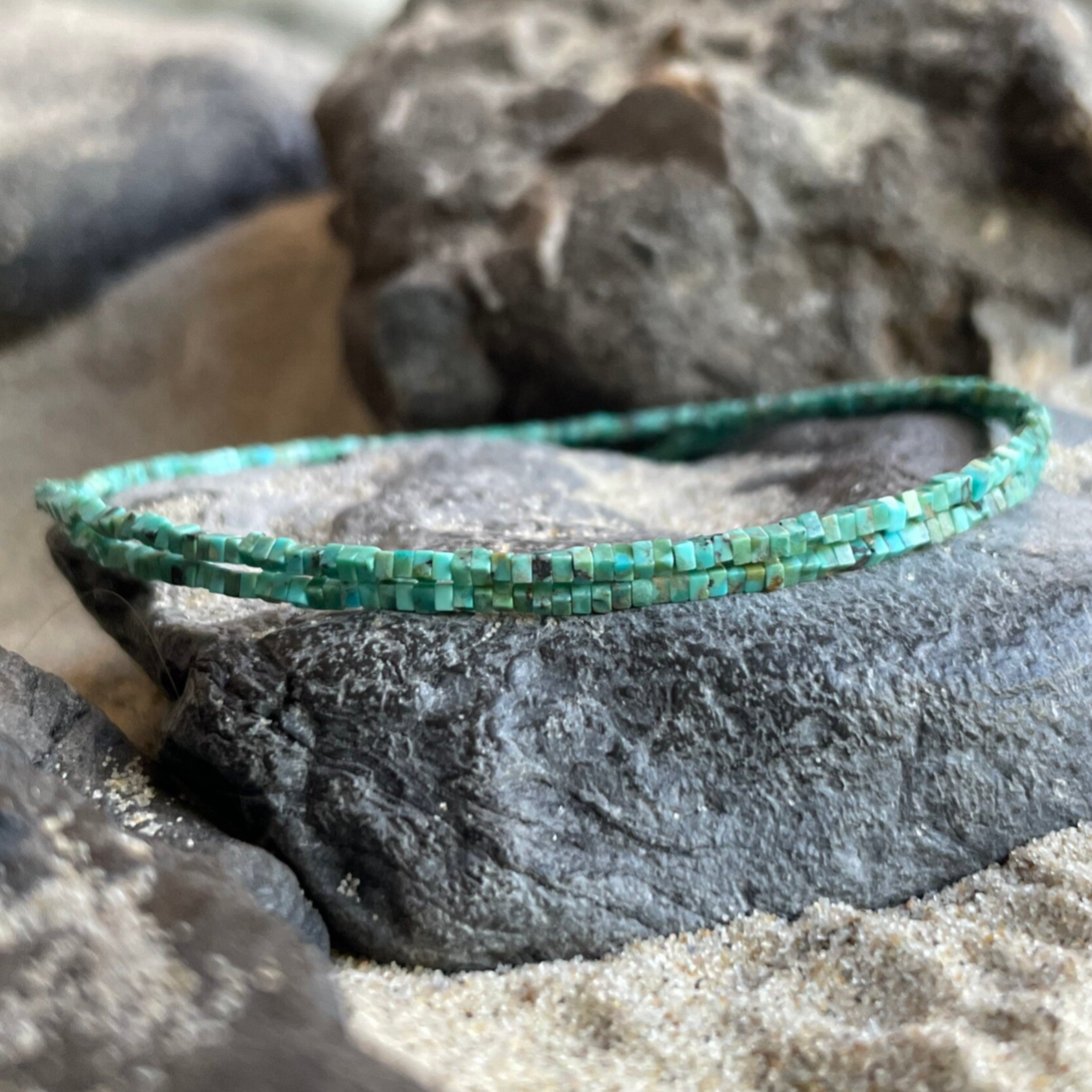TÜRKIS Edelstein Halskette | kurzer Choker | handgefertigter echter Schmuck | 925 Sterling Silber | 1,5 mm Heishi | MEERESJUWEL