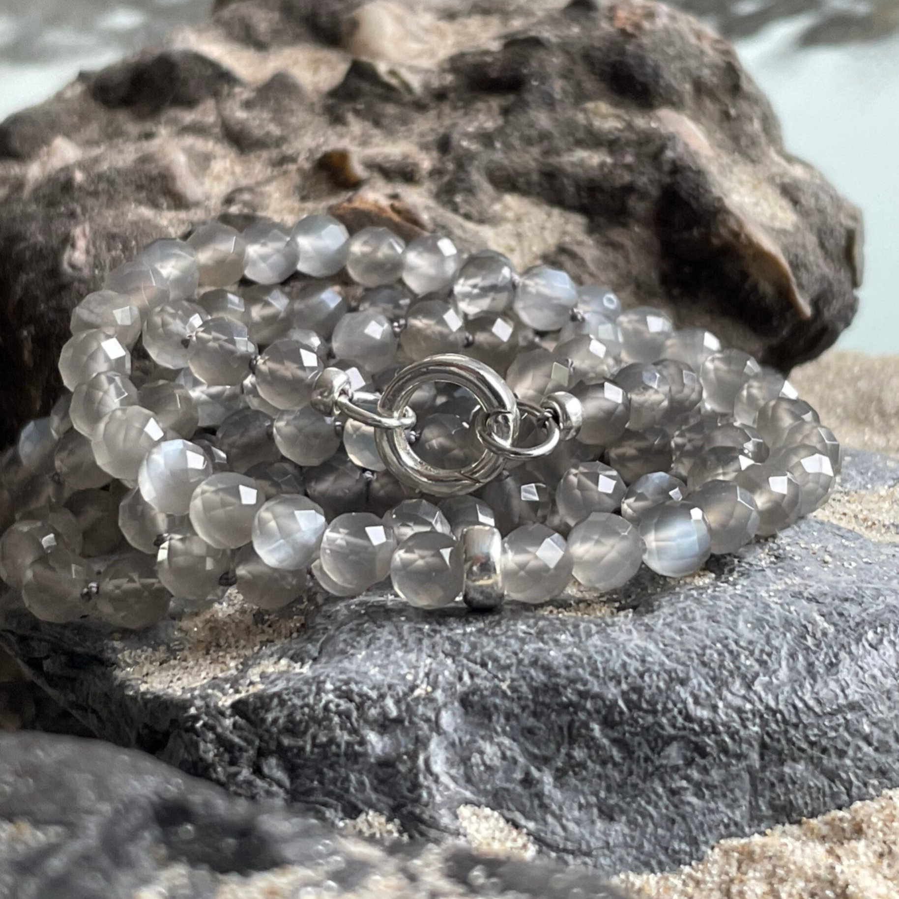 MONDSTEIN Edelstein Halskette & Armband | 2-tlg. Schmuck-Set | handgeknüpfter echter Schmuck | 925 Sterling Silber Verschluss | 6 mm | MONDSCHIMMER SPECIAL EDITION