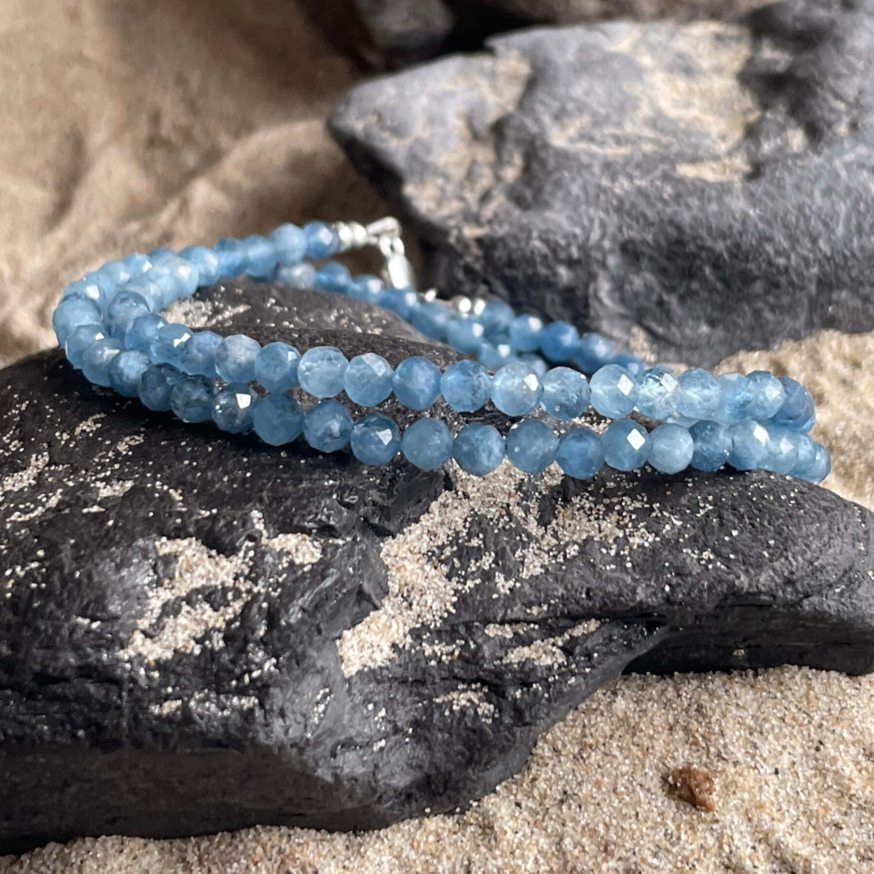 AQUAMARIN Edelstein Choker | minimalistischer kurzer Halskette aus echten Edelsteinen | zeitloser handgemachter Schmuck | 925 Sterling Silber | 4 mm | BLAUE STUNDE