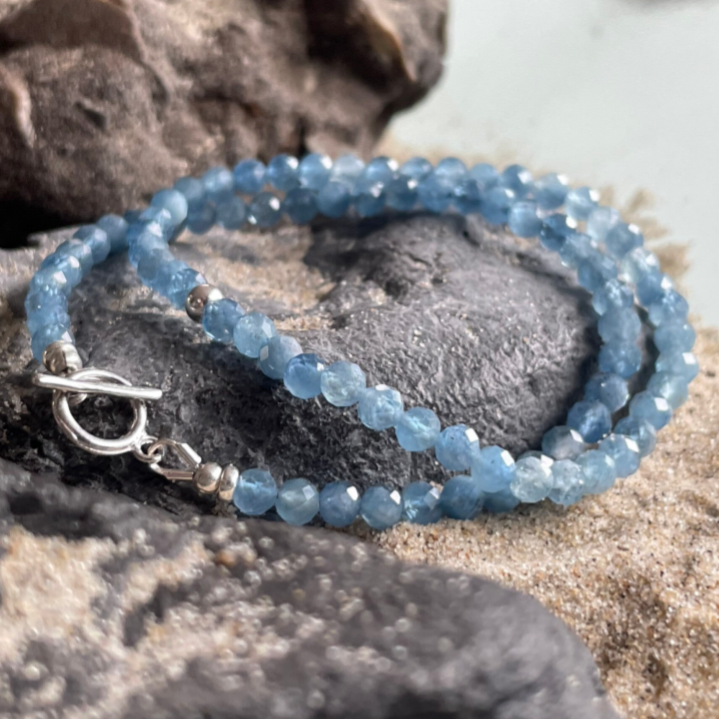 AQUAMARIN Edelstein Armband | handgemachter minimalistischer Schmuck | 925 Sterling Silber KNEBELVERSCHLUSS | 4 mm | BLAUE STUNDE
