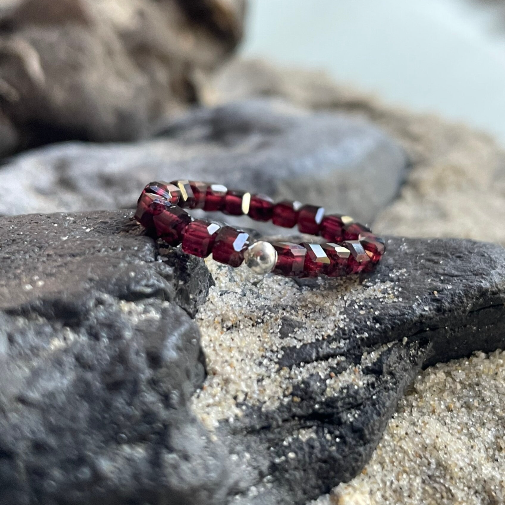 GRANAT Edelstein Ring | eleganter Tafelschliff | handgefertigter Schmuck | 925 Sterling Silber | 3 mm quadratisch | WALDBEERE