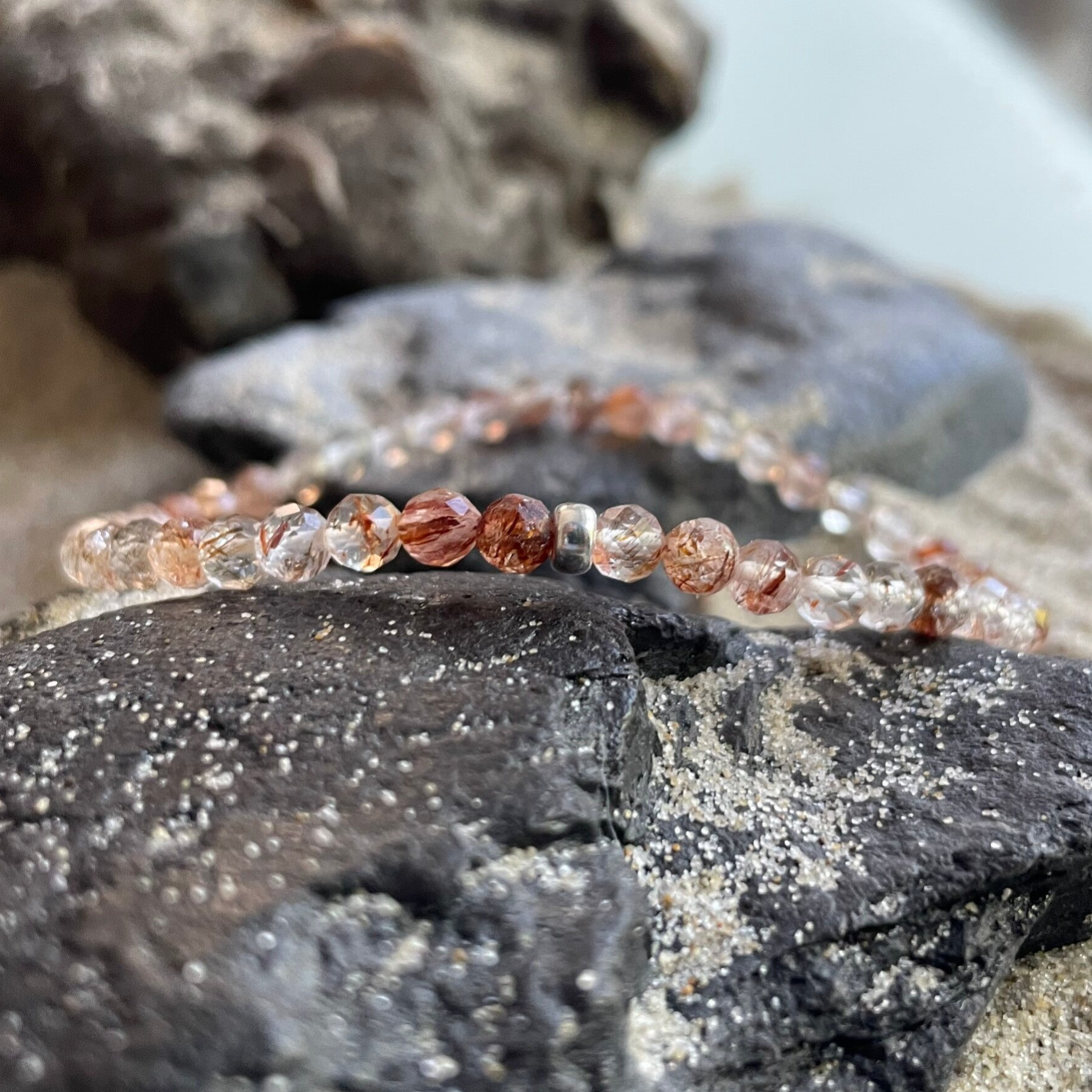 RUTILQUARZ Edelstein Armband & veganes Seidenbändchen | 2-tlg. Schmuck-Set | 925 Sterling Silber | minimalistischer Schmuck | 4 mm rund | GLANZFADEN