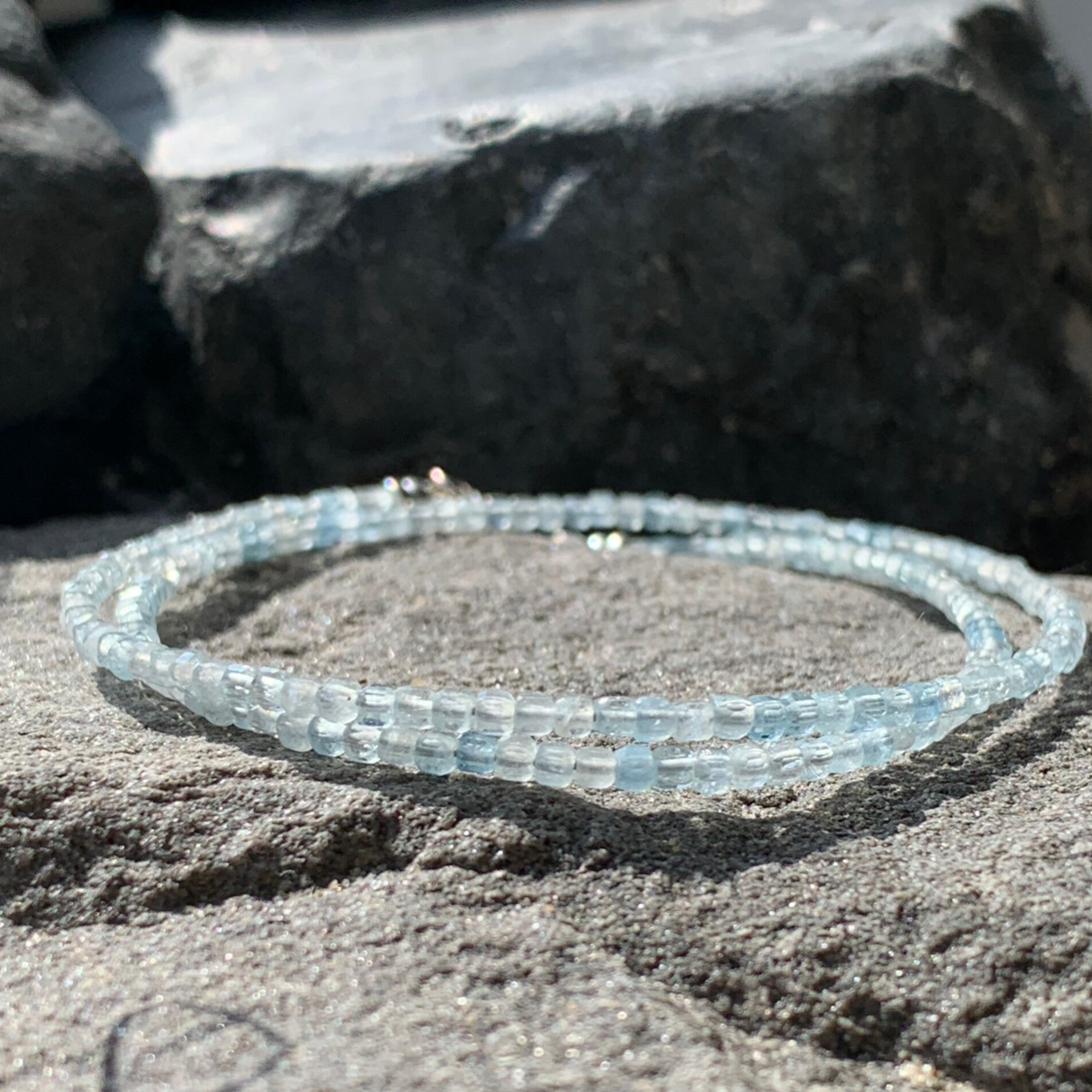 AQUAMARIN Choker Edelstein Kette | 925 Sterling Silber | 2 mm quadratische Würfelperlen | HIMMELSCHÖN