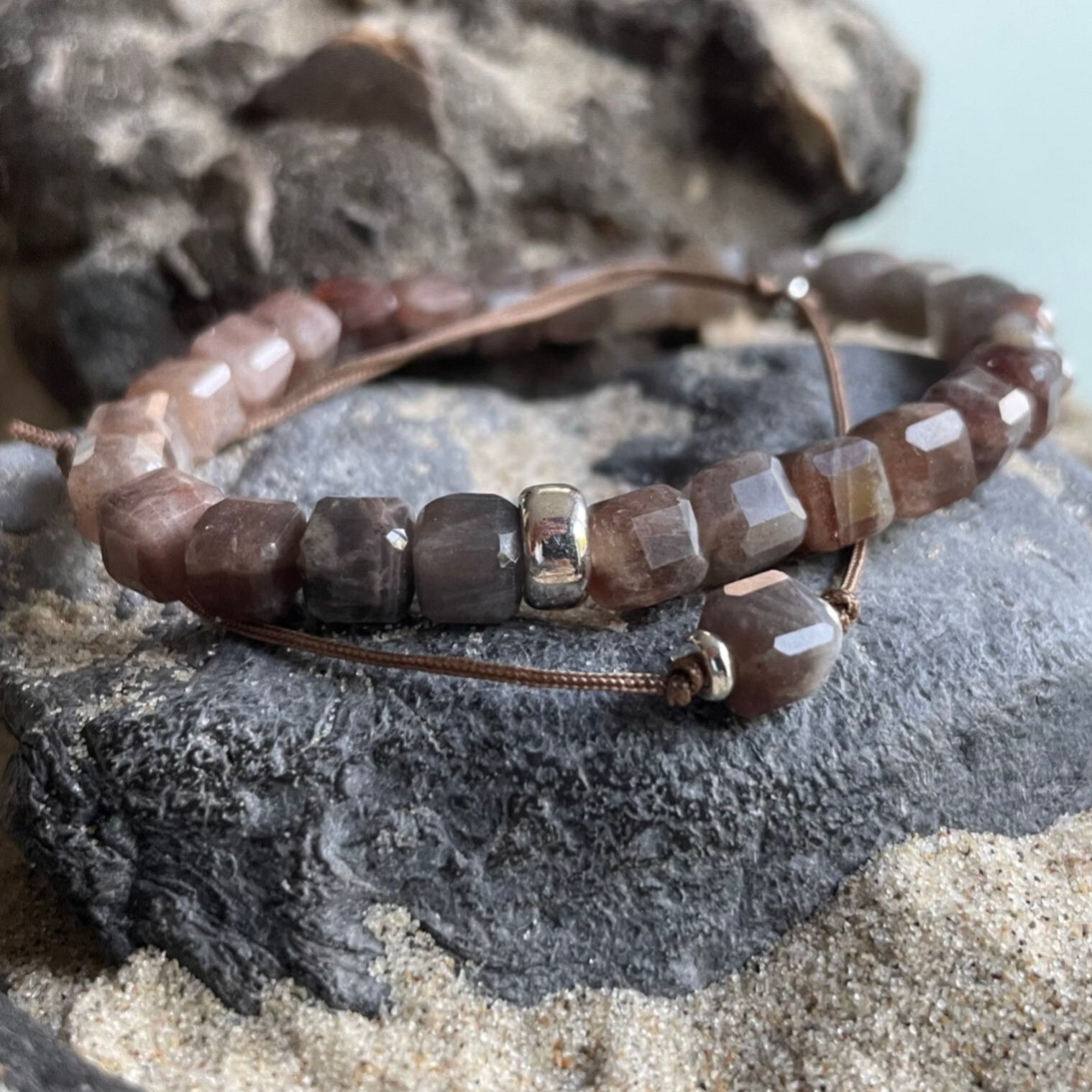 MONDSTEIN Edelstein Armband & veganes Seidenbändchen | 2-tlg. Schmuck-Set | 925 Sterling Silber | minimalistischer Schmuck | ca. 6,5 - 7 mm quadratisch  MONDGEFLÜSTER